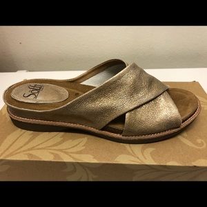 Sofft Women’s Brylee gold Sandal size 9